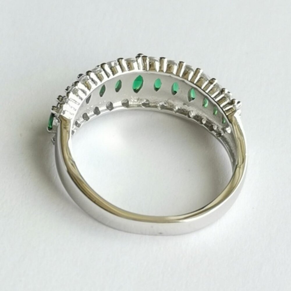 Sterling silver emerald and cz  ring size 7 🆕 - Picture 4 of 7